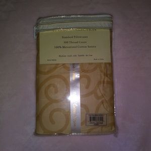 🌹🌷Sale 2 for $20 Regal set of pillowcases